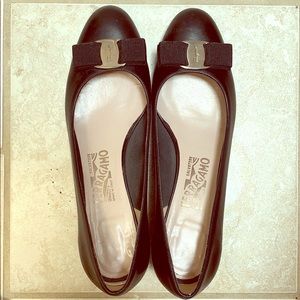 Black Ferragamo Vara Low-Heel Shoes